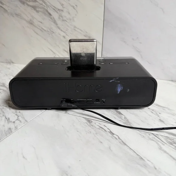 Apple iPod Nano 3rd Gen 4GB A1236 + iHome iA91 Dual Alarm Clock Radio MP3 Player - Picture 5 of 10